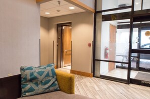 Interior entrance - Greenstay Hotel & Suites (Springfield)