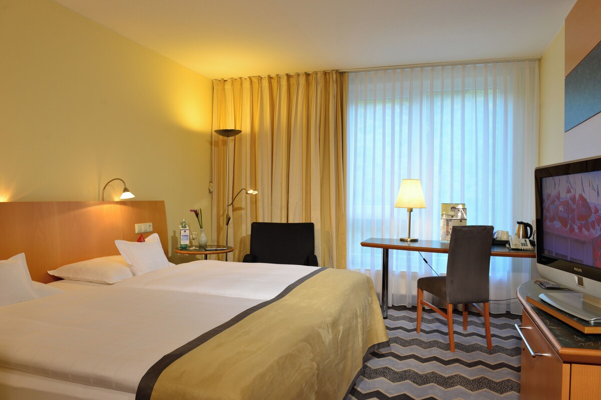 Business Room, 1 Double Bed, Annex Building | Premium bedding, minibar, in-room safe, desk