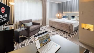 Deluxe Room, 1 Double Bed (Converts to 2 Twin Beds) | Premium bedding, minibar, in-room safe, desk