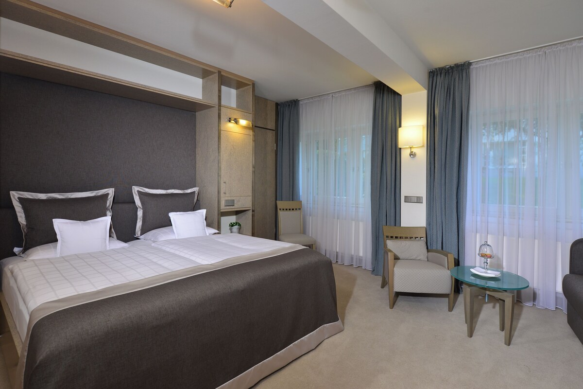 Designers-Double Room 1 Double Bed | Premium bedding, minibar, in-room safe, desk