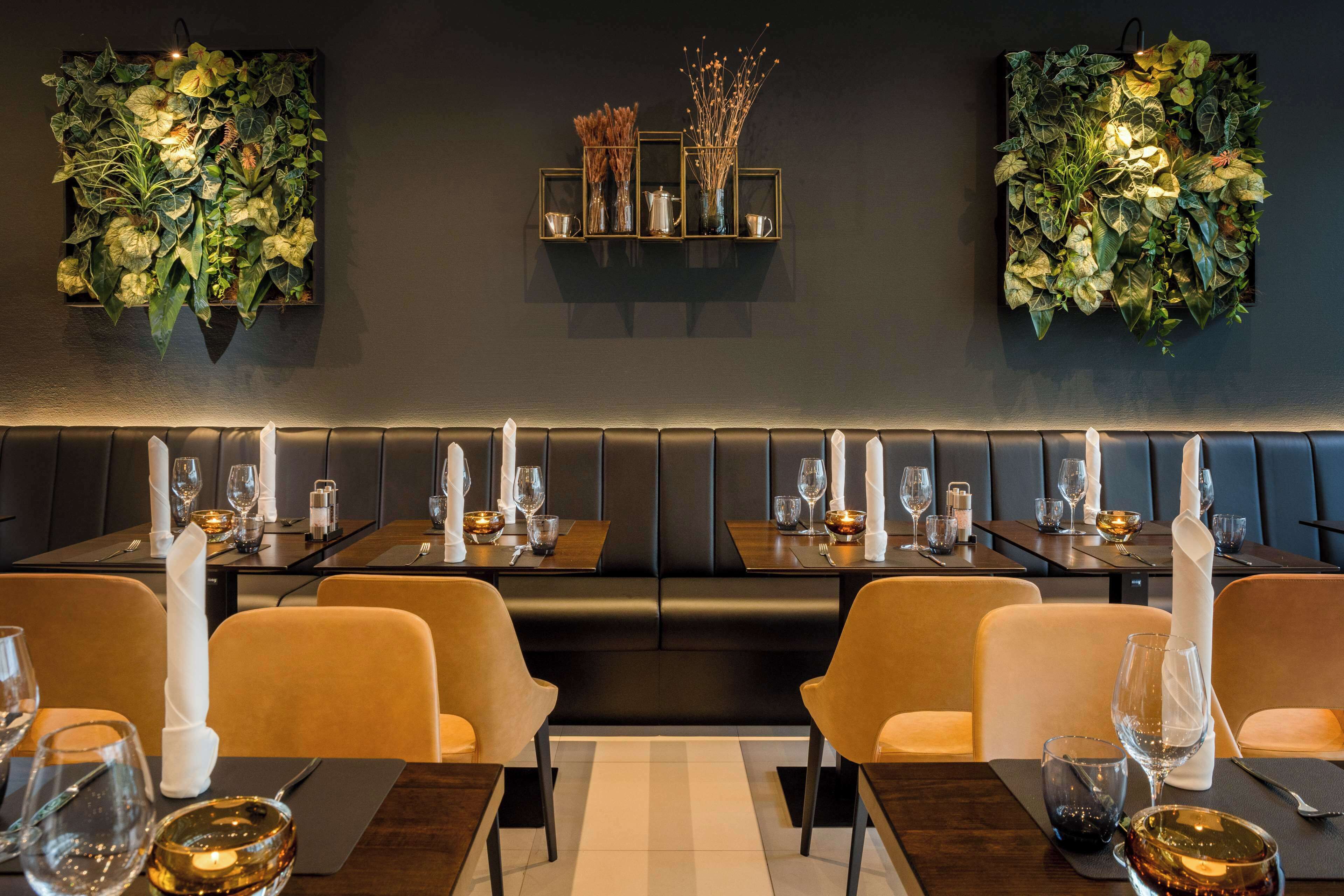 2 restaurants, breakfast, dinner served; regional cuisine