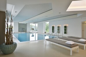 Indoor spa tub