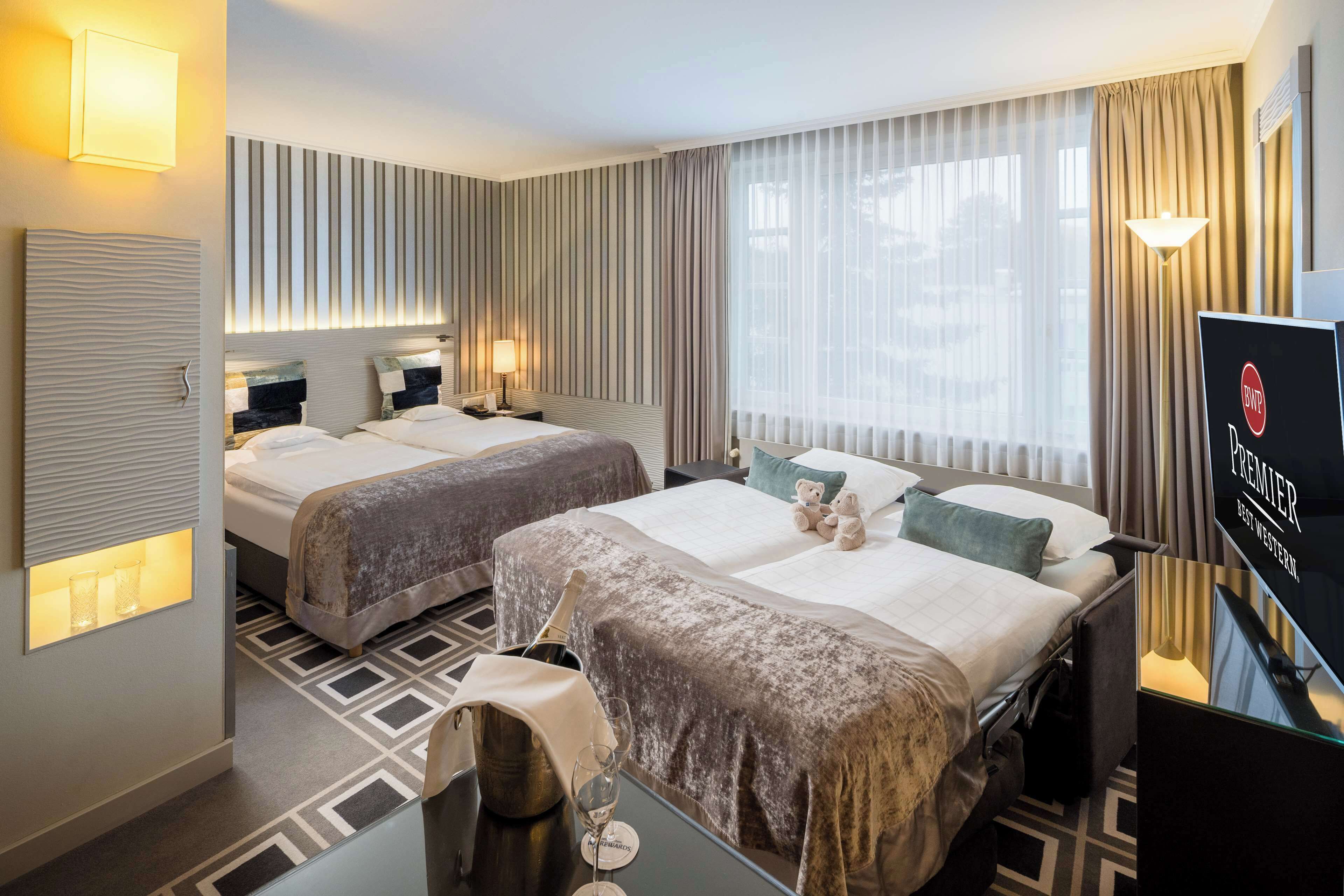 premium bedding, minibar, in-room safe, desk