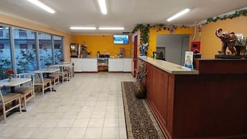 Free daily continental breakfast