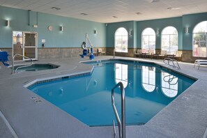 Indoor pool, open 6:00 AM to 10:00 PM, sun loungers - Holiday Inn Express Farmington - Bloomfield by IHG (Farmington)