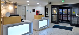 Holiday Inn Express Farmington - Bloomfield by IHG