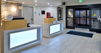 Holiday Inn Express Farmington - Bloomfield by IHG