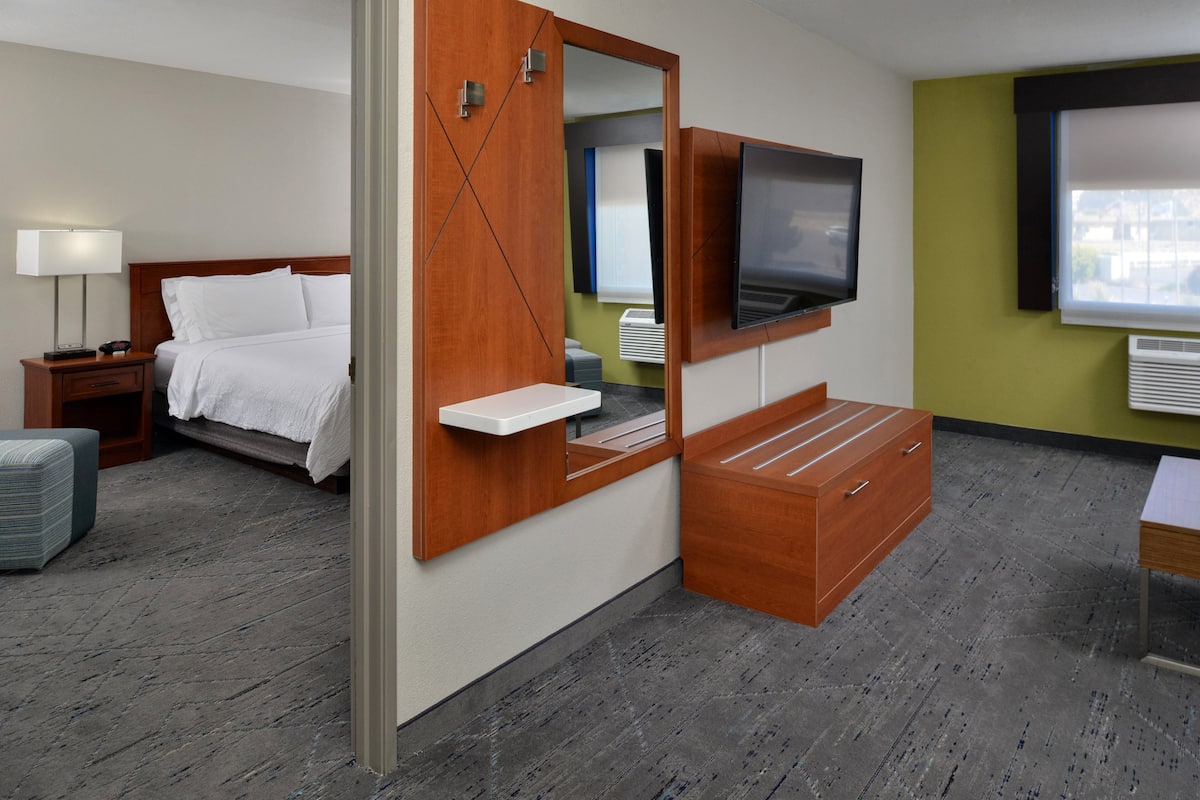 Suite, 1 Schlafzimmer, Nichtraucher | Hochwertige Bettwaren, Pillowtop-Betten, Schreibtisch