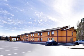 Property grounds - Americas Best Value Inn & Suites Albemarle (Albemarle)