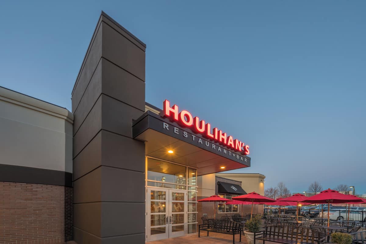 breakfast, lunch and dinner served