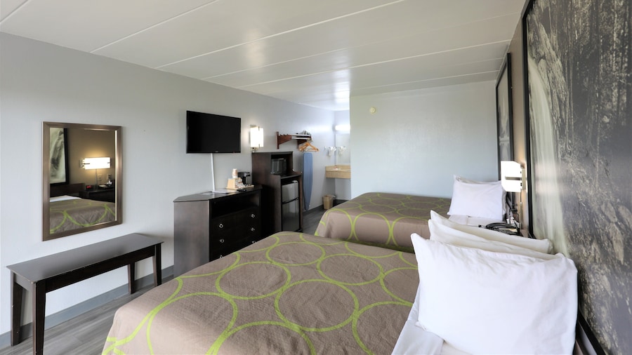 Super 8 by Wyndham Manassas