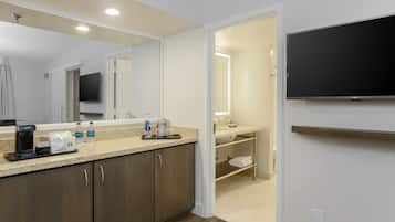 高档床上用品、客房内保险箱、办公桌、熨斗/熨衣板