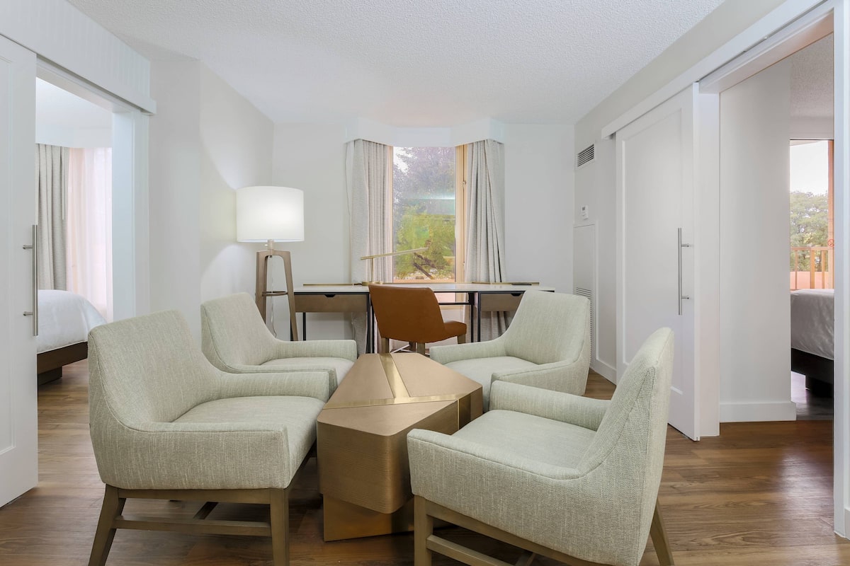 Suite, 2 Bedrooms (Balcony) | 1 bedroom, premium bedding, in-room safe, desk