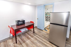 Studio, 1 très grand lit | Bureau, Wi-Fi gratuit, draps fournis