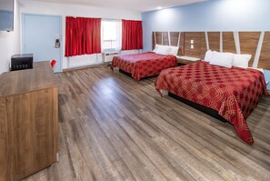 Studio, 2 Queen Beds | Desk, free WiFi, bed sheets - One Life Studios  (Evansville)