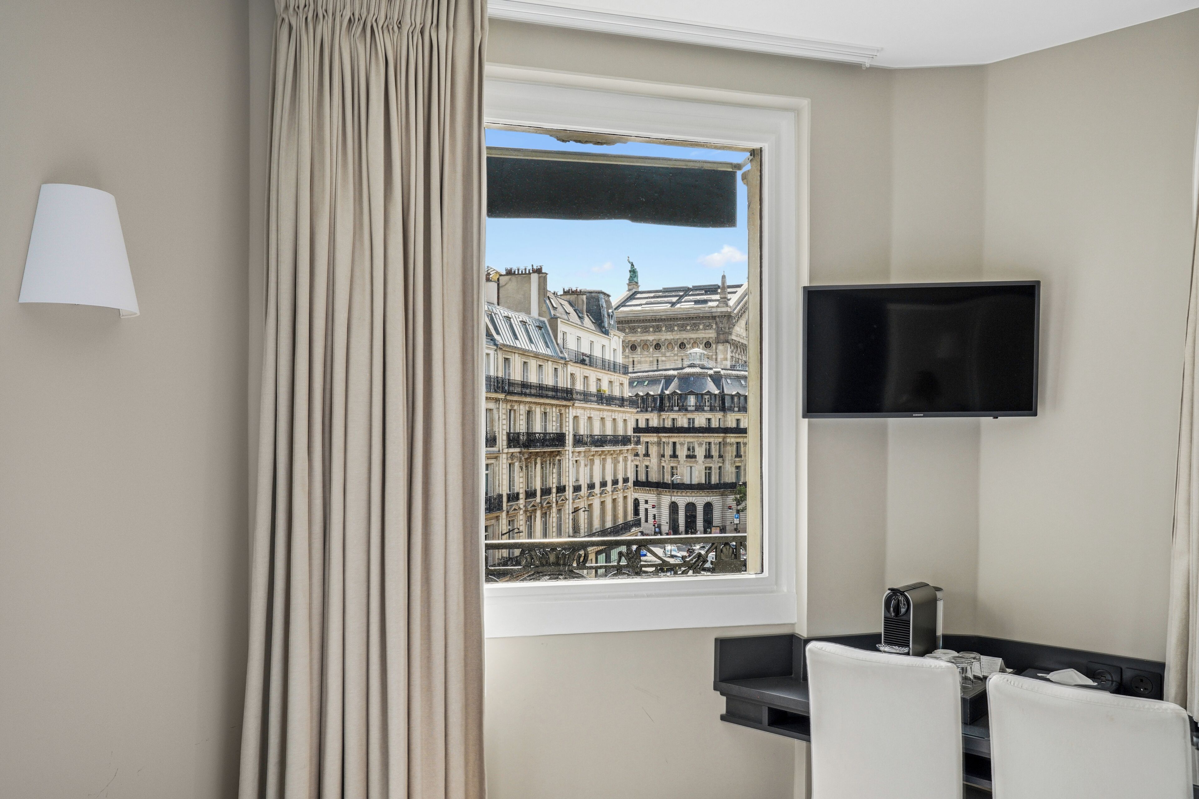 Chambre Triple | Minibar, coffres-forts dans les chambres, bureau