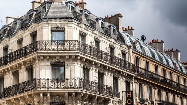A corner building with ornate balconies and the name "Excelsior" on the facade. - Hôtel Excelsior Opéra (Paris)