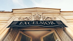 A building entrance with a sign that reads "EXCELSIOR". - Hôtel Excelsior Opéra (Paris)