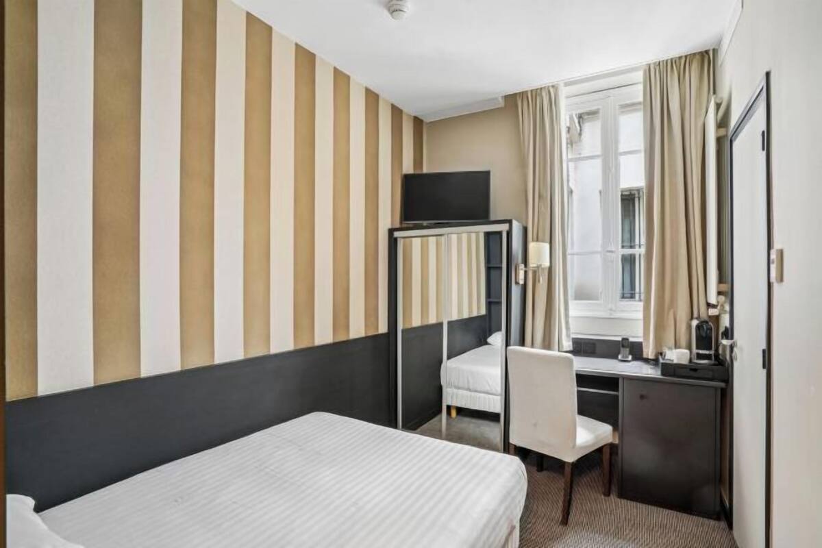 Minibar, in-room safe, desk, laptop workspace