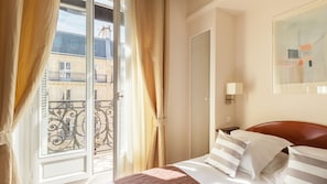 Cosy Room | 1 bedroom, minibar, in-room safe, desk
