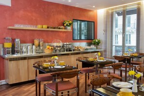 Daily continental breakfast (EUR 14 per person)