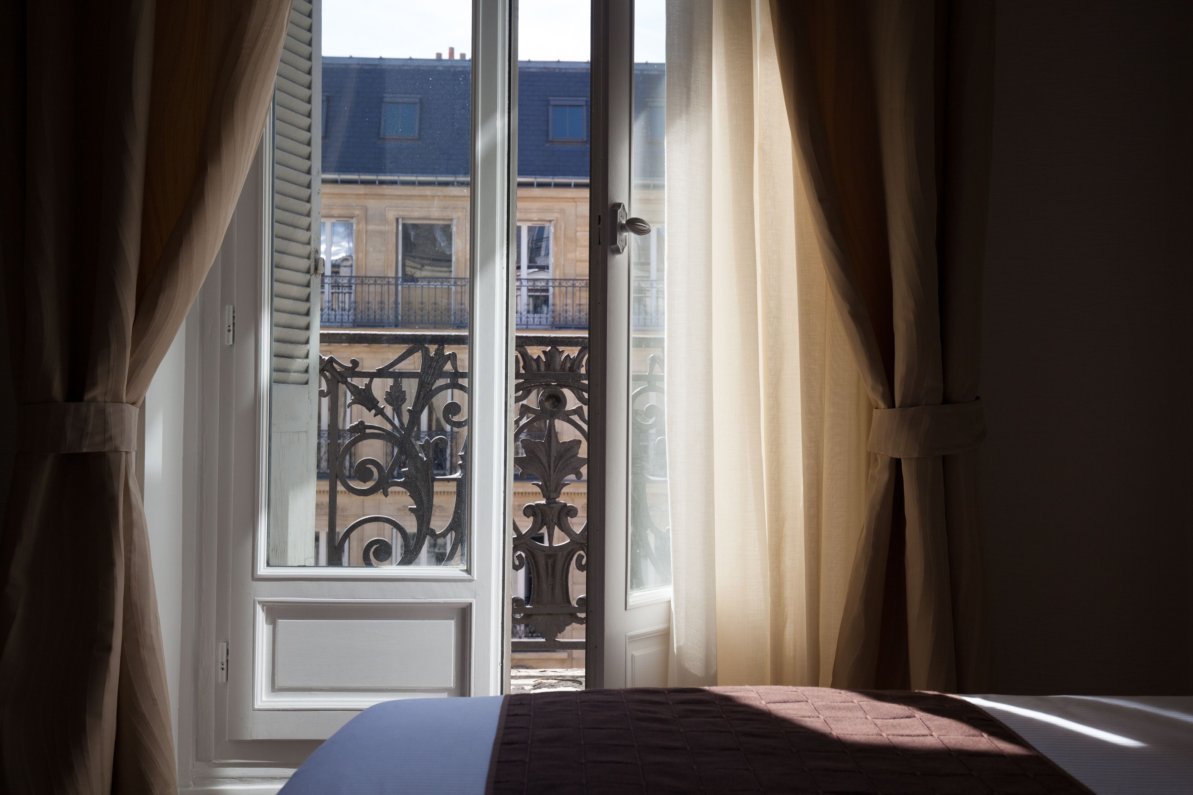 single room | 1 bedroom, minibar, in-room safe, desk