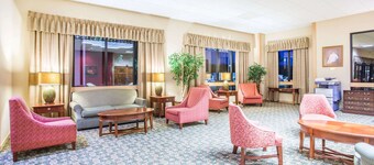 Days Inn & Suites by Wyndham Sutton Flatwoods