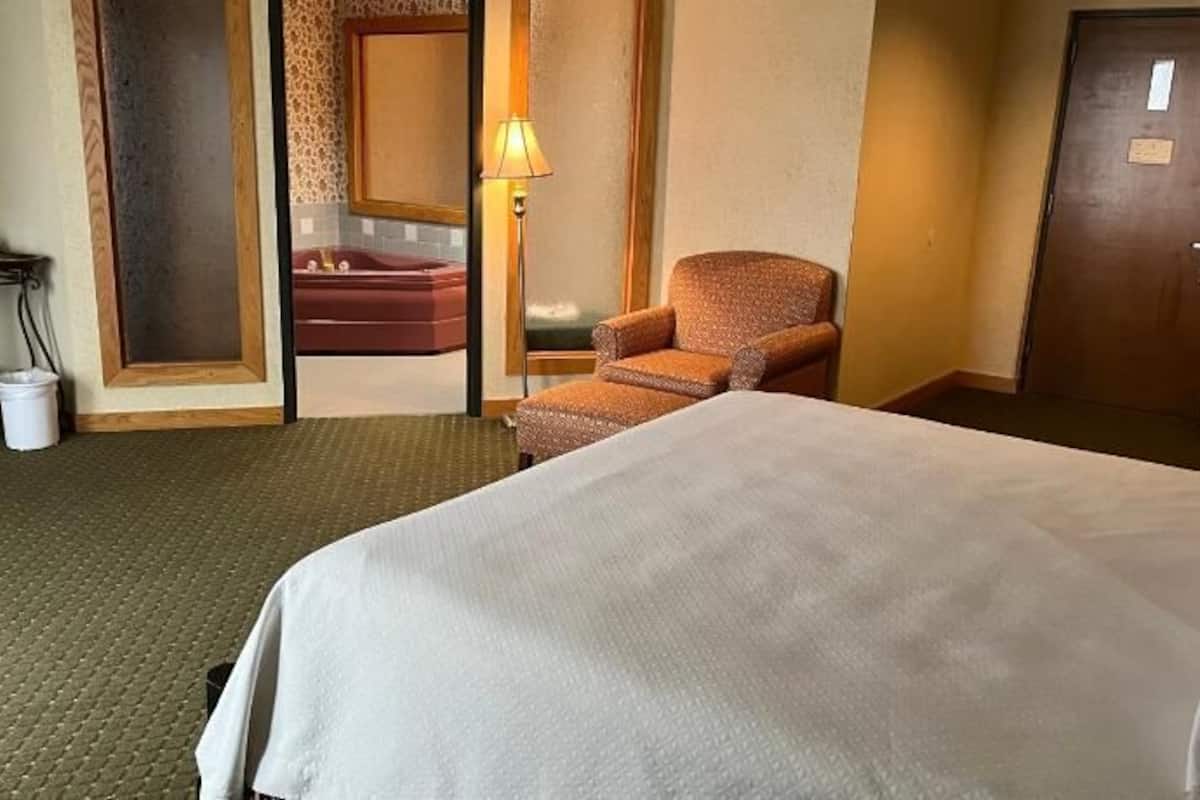 In-room safe, desk, laptop workspace, iron/ironing board