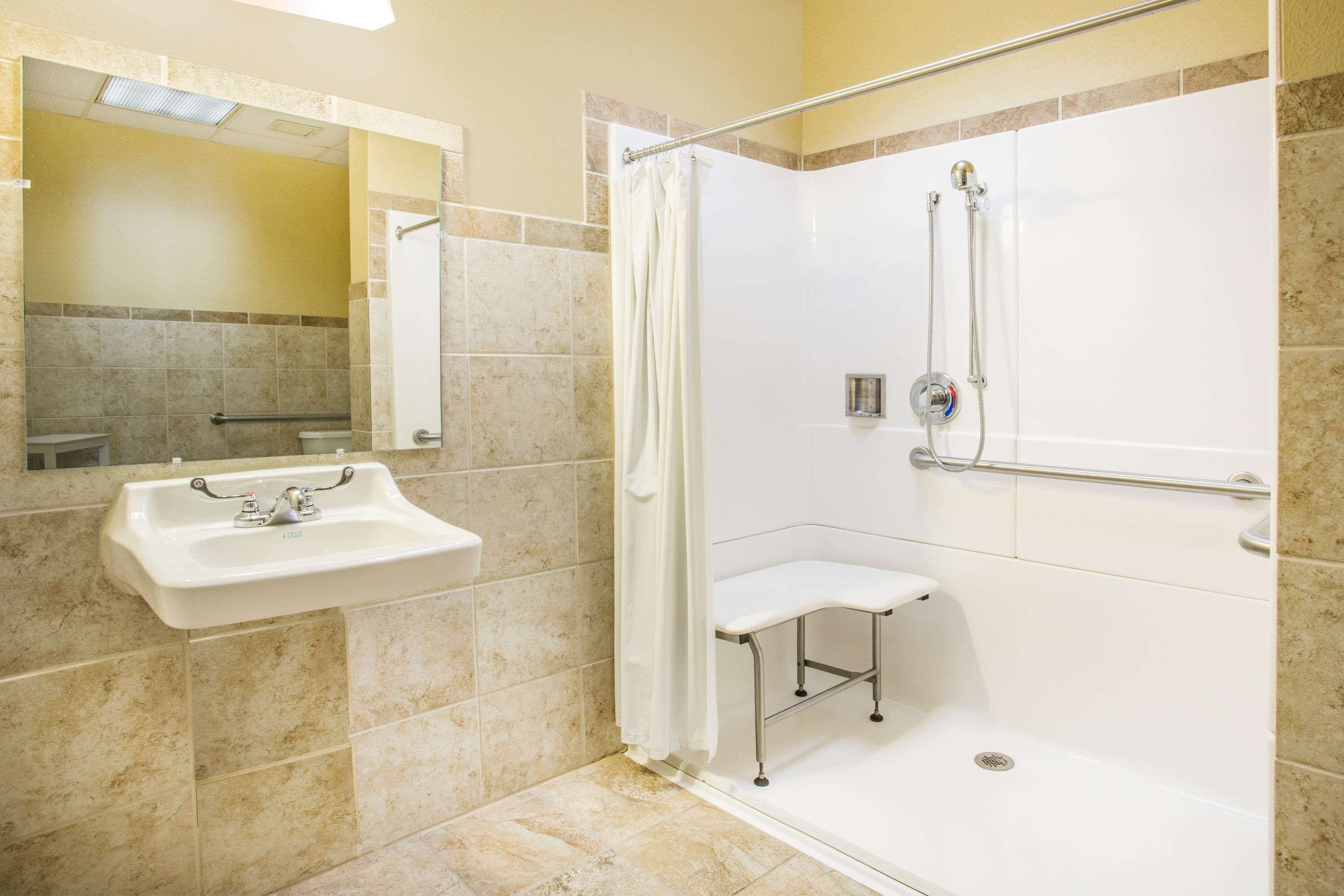 combined shower/bathtub, free toiletries, hair dryer, towels