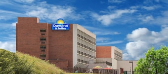 Days Inn & Suites by Wyndham Sutton Flatwoods