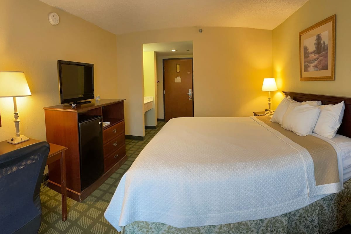 In-room safe, desk, laptop workspace, iron/ironing board
