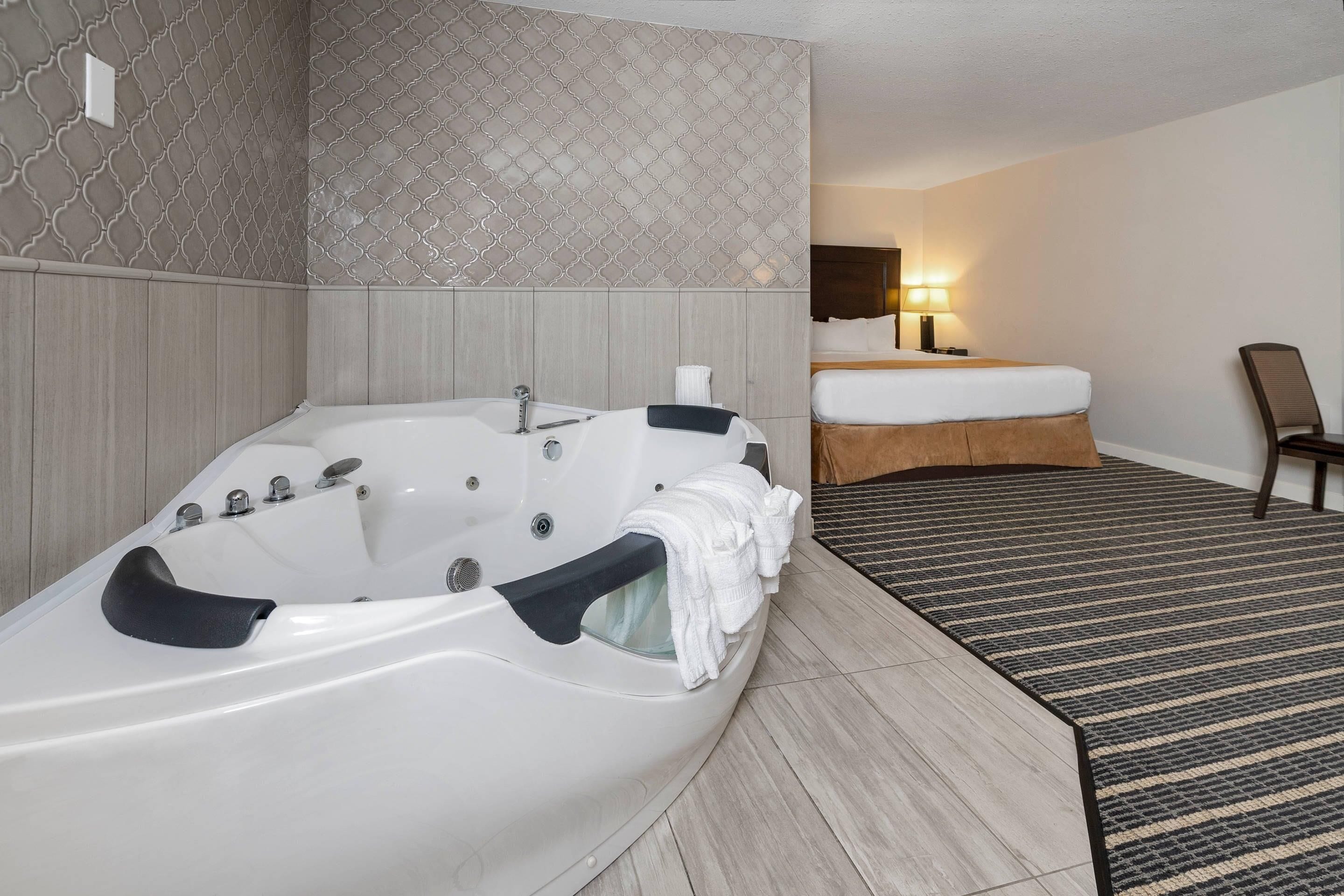 Suite, 1 King Bed, Non Smoking, Hot Tub | Individually decorated, individually furnished, desk, blackout drapes