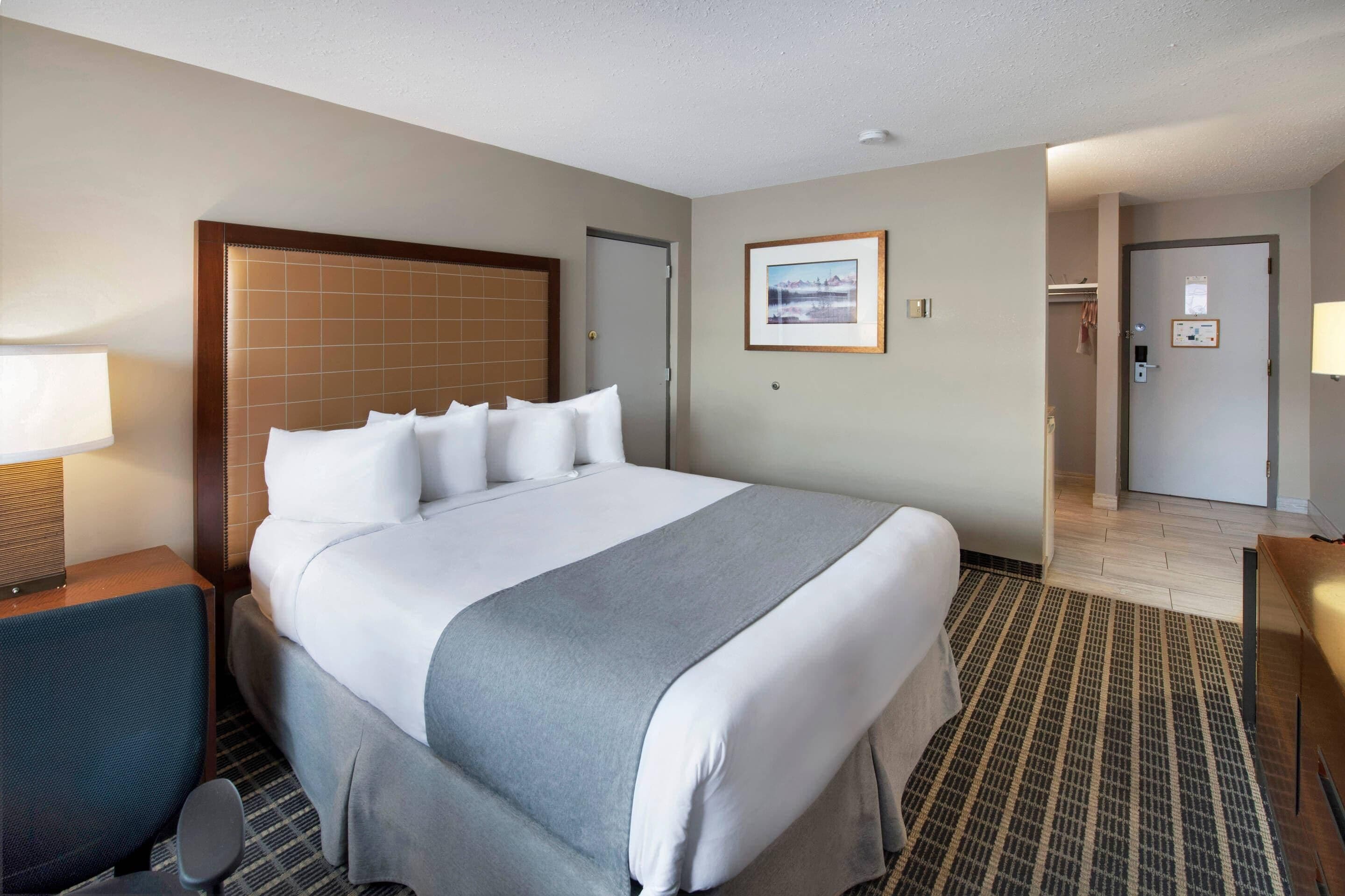 Decoración personalizada, muebles diferentes y escritorio 