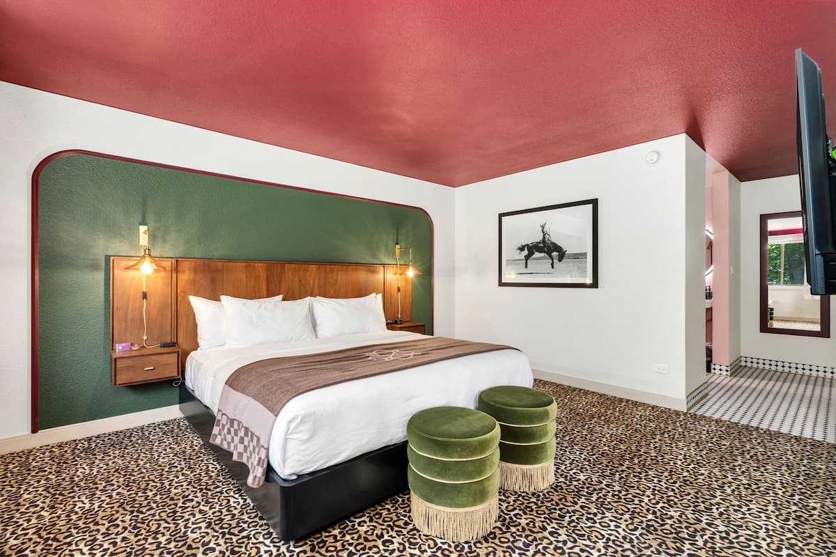 Suite, 1 King Bed, Non Smoking (with Sofabed) | In-room safe, desk, laptop workspace, free WiFi