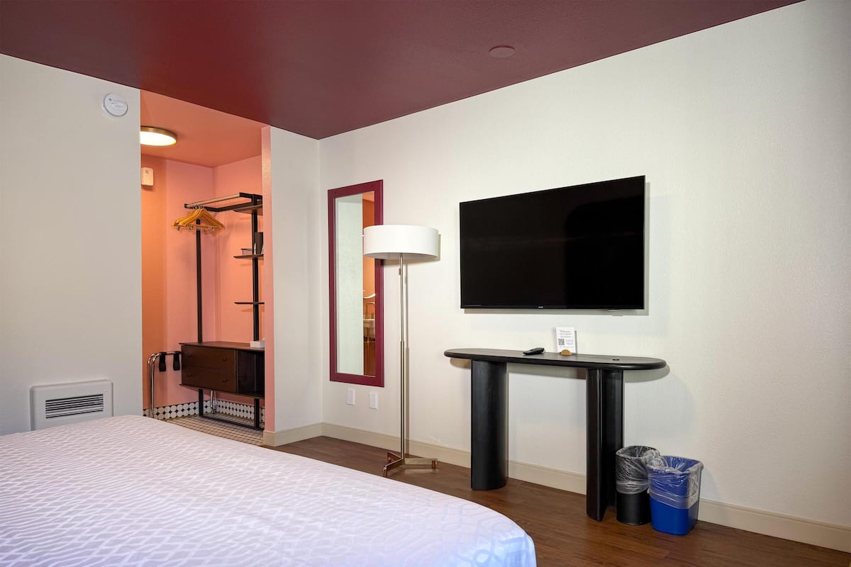 In-room safe, desk, iron/ironing board, free WiFi