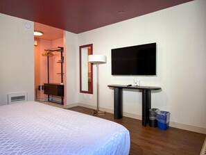 In-room safe, desk, free WiFi, bed sheets - Best Western University Inn (Fort Collins)