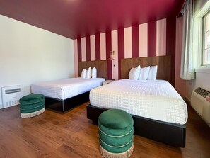 خزنة داخل الغرفة ومكتب ومكواة/لوح كي وواي فاي مجانًا