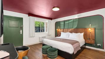 Habitación estándar, 1 cama de matrimonio grande, no fumadores | Caja fuerte, escritorio, espacio para trabajar con un portátil