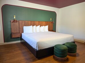 In-room safe, desk, free WiFi, bed sheets - Best Western University Inn (Fort Collins)