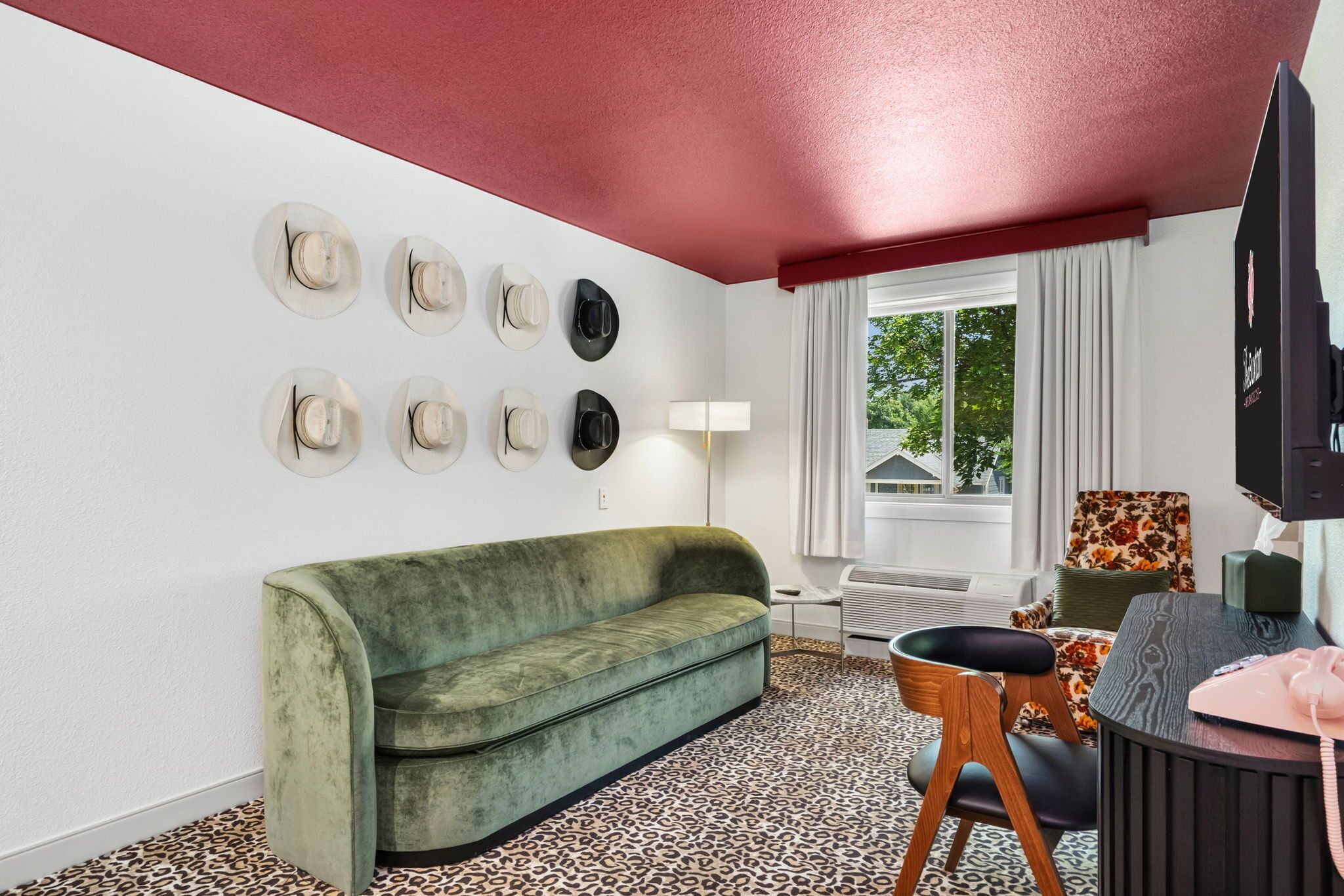 Suite, 1 King Bed, Non Smoking (with Sofabed) | In-room safe, desk, laptop workspace, WiFi (free)