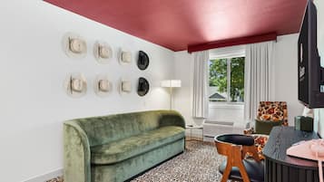 Suite, 1 King Bed, Non Smoking (with Sofabed) | In-room safe, desk, laptop workspace, WiFi (free)