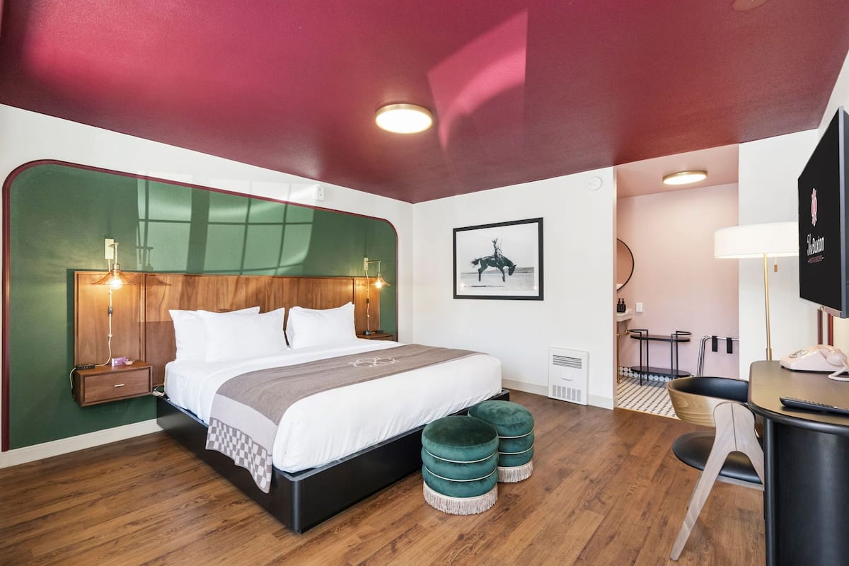 Chambre Standard, 1 très grand lit, non-fumeurs | Coffres-forts dans les chambres, bureau