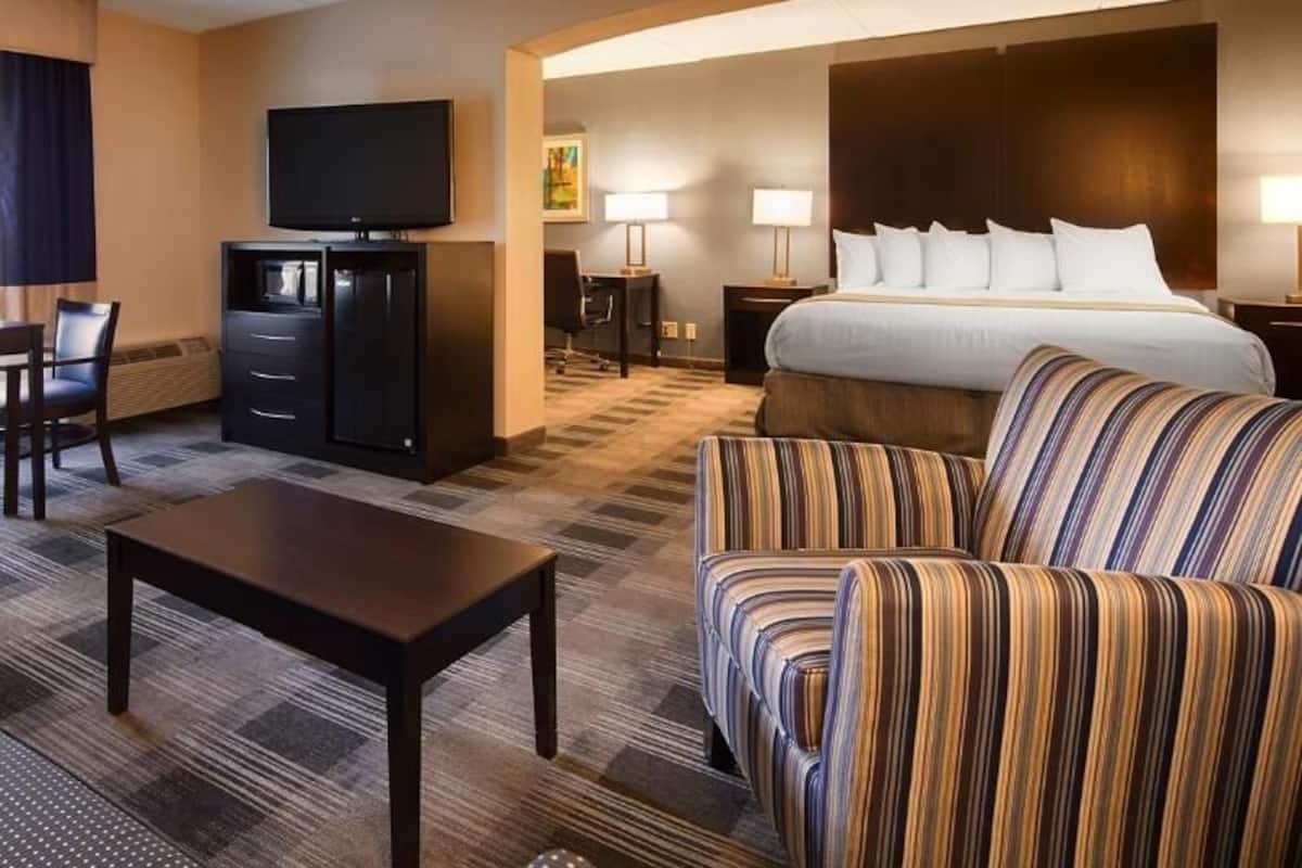 Premium bedding, pillowtop beds, in-room safe, laptop workspace