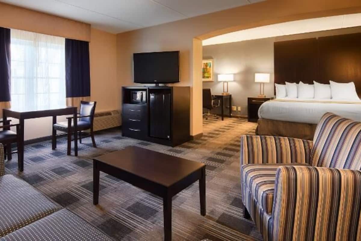 Premium bedding, pillowtop beds, in-room safe, laptop workspace