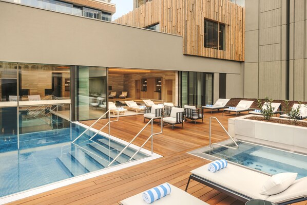 Couples treatment rooms, body treatments, facials, massages - Fairmont Golden Prague (Prague)