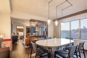 Suite Signature, 1 cama de matrimonio grande, cocina básica | Comedor