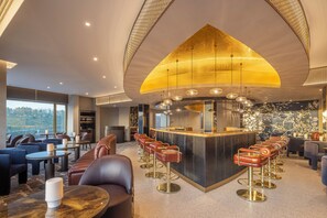 2 bars/lounges, rooftop bar