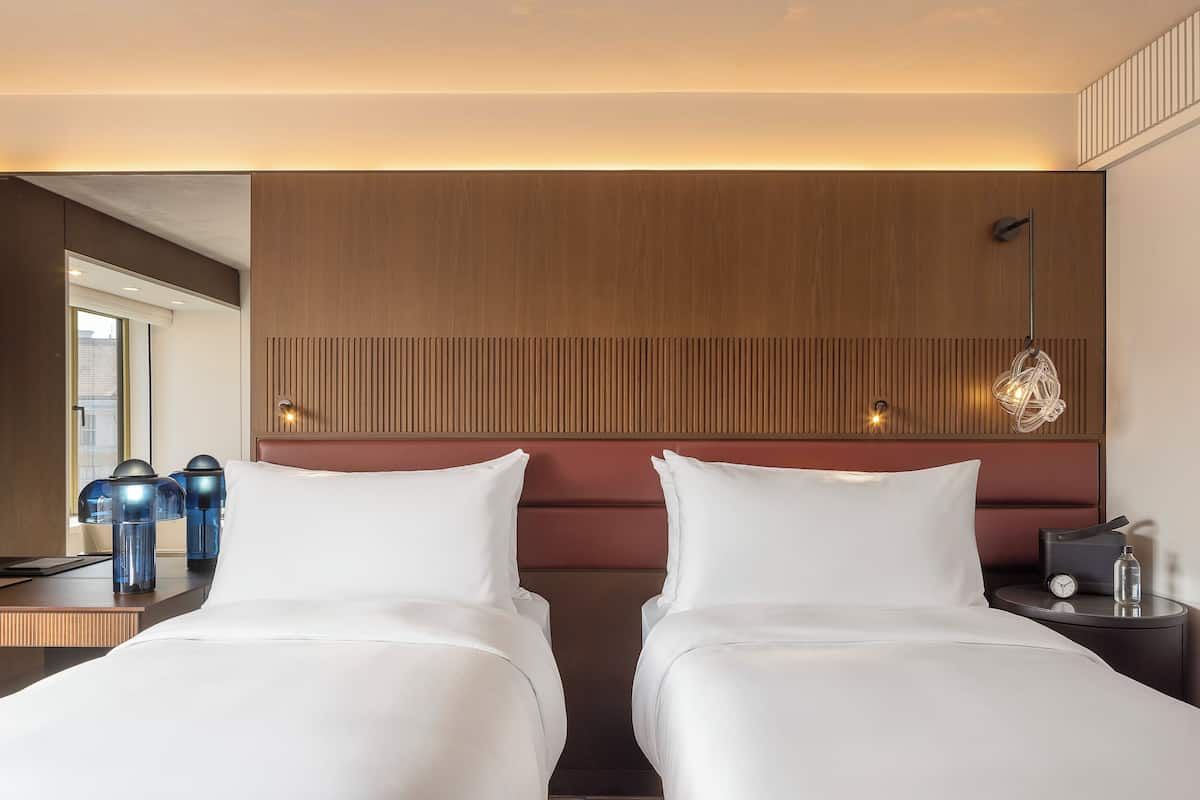Egyptian cotton sheets, premium bedding, down comforters, pillowtop beds