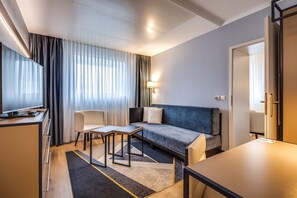 Suite 22nd floor | Roupas de cama premium, escrivaninha, espaço de trabalho para notebook