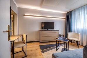Suite 22nd floor | Roupas de cama premium, escrivaninha, espaço de trabalho para notebook